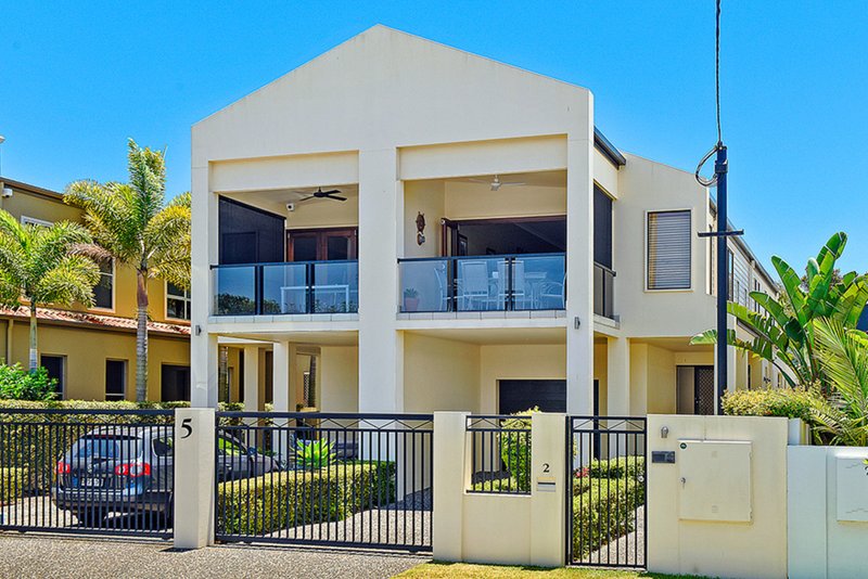 2/5 Rouen Avenue, Paradise Point QLD 4216