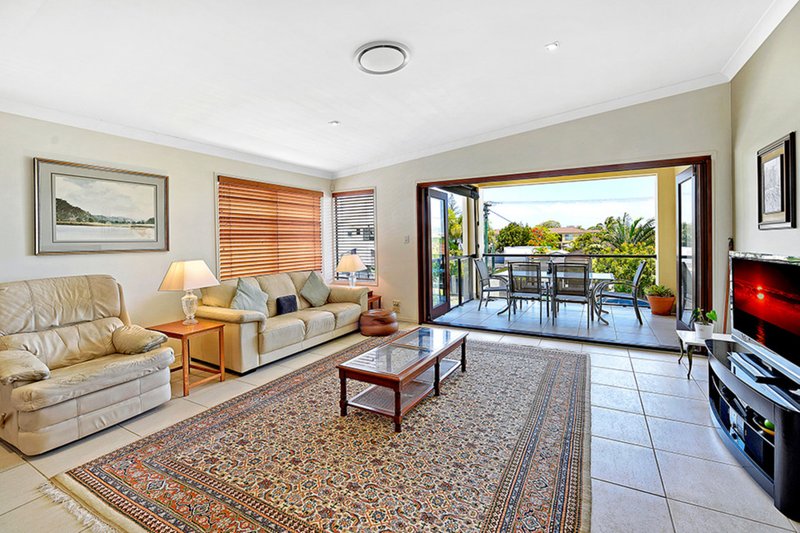 Photo - 2/5 Rouen Avenue, Paradise Point QLD 4216 - Image 3