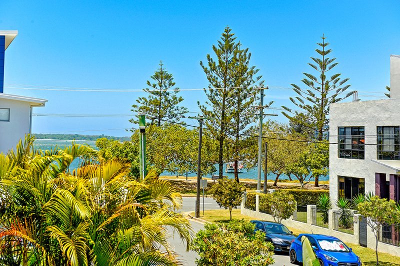 Photo - 2/5 Rouen Avenue, Paradise Point QLD 4216 - Image 4