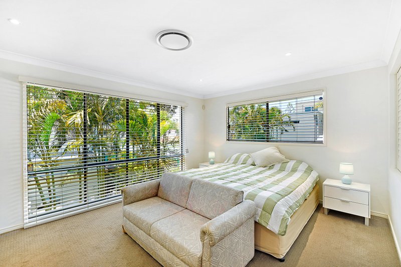 Photo - 2/5 Rouen Avenue, Paradise Point QLD 4216 - Image 9