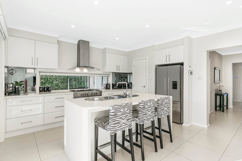 Photo - 25 Rowe Drive, Potts Hill NSW 2143 - Image 3