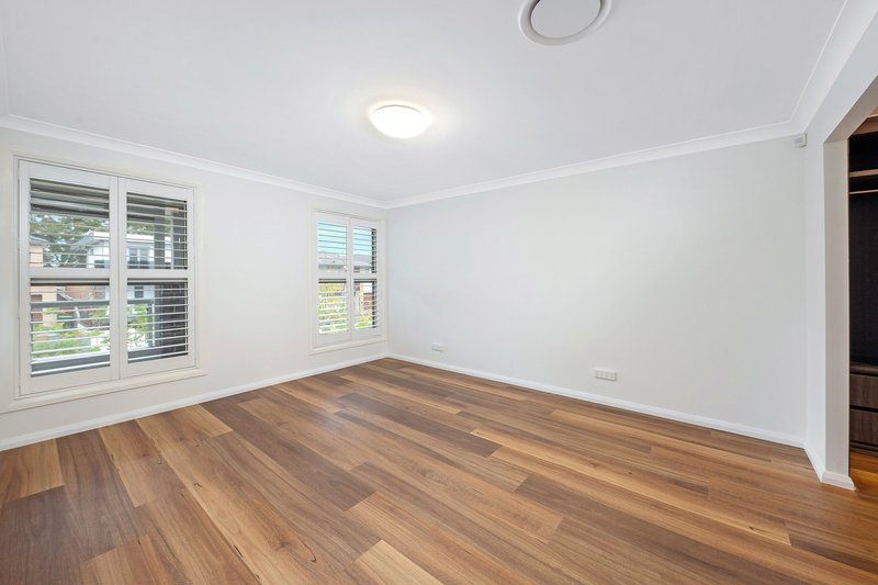 Photo - 25 Rowe Drive, Potts Hill NSW 2143 - Image 5