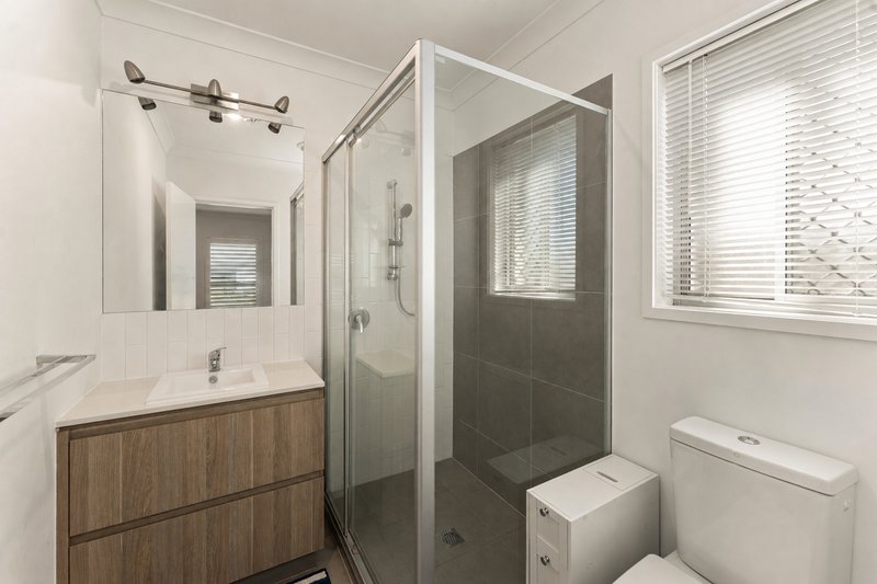 Photo - 25 Rowley Street, Strathpine QLD 4500 - Image 9