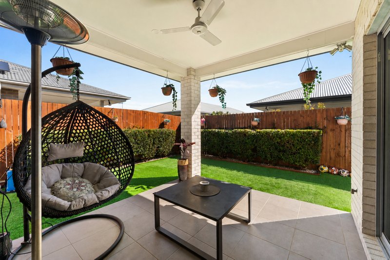 Photo - 25 Rowley Street, Strathpine QLD 4500 - Image 14