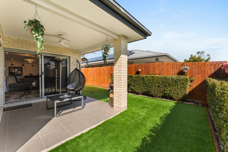 Photo - 25 Rowley Street, Strathpine QLD 4500 - Image 16
