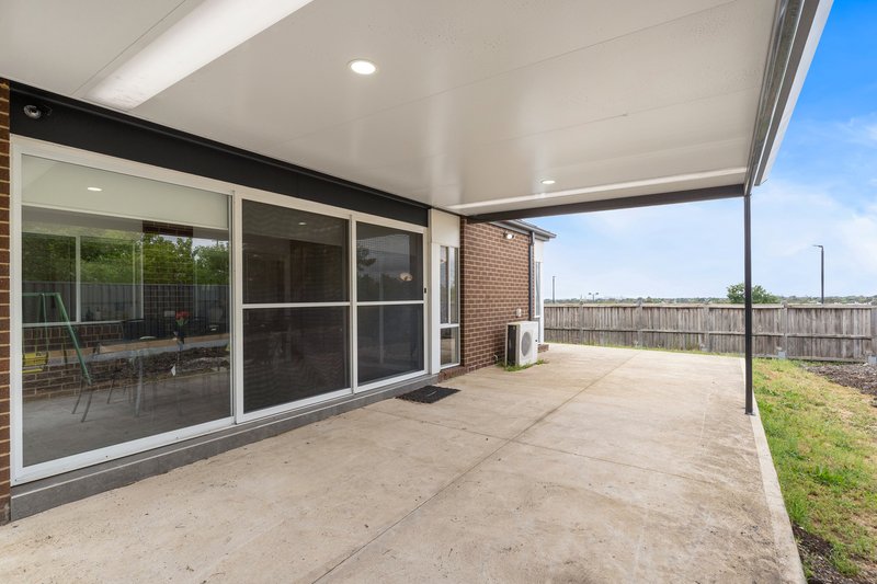 Photo - 25 Royal Terrace, Craigieburn VIC 3064 - Image 17