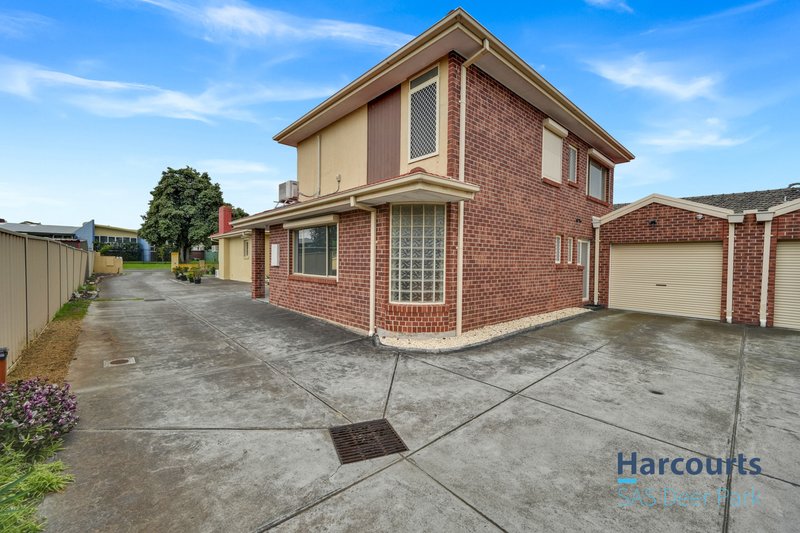 Photo - 2/5 Ruth Street, St Albans VIC 3021 - Image 1