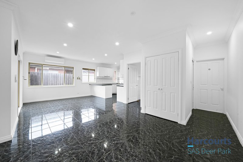 Photo - 2/5 Ruth Street, St Albans VIC 3021 - Image 3