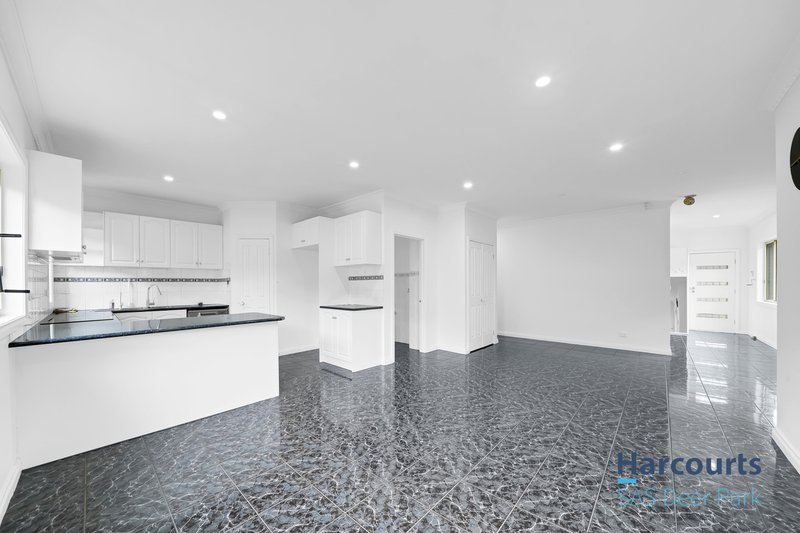 Photo - 2/5 Ruth Street, St Albans VIC 3021 - Image 4