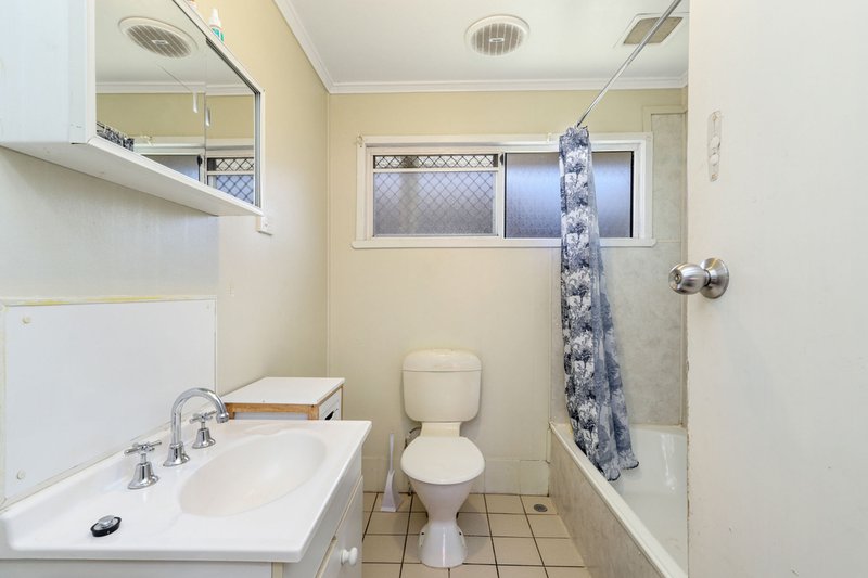 Photo - 25 Rutherford Street, Stafford Heights QLD 4053 - Image 5