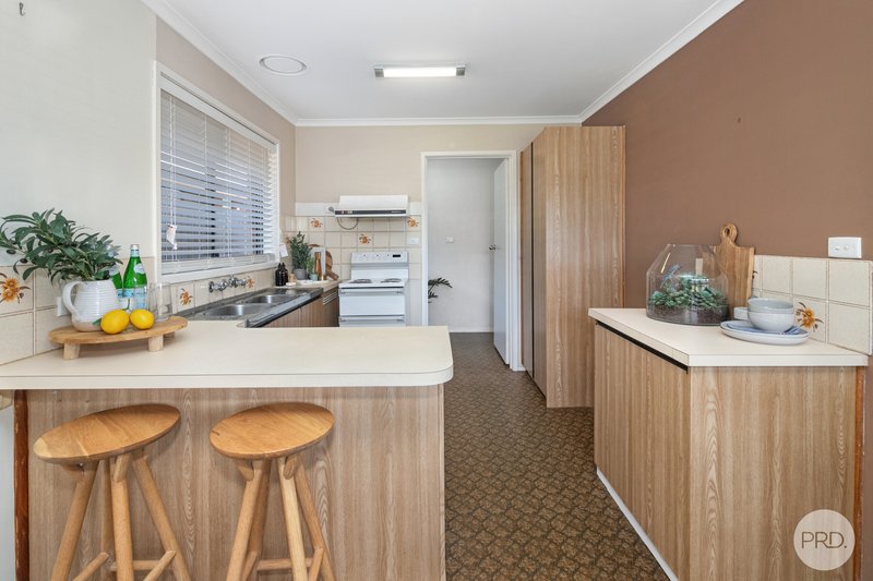 Photo - 25 Salisbury Avenue, Newington VIC 3350 - Image 5