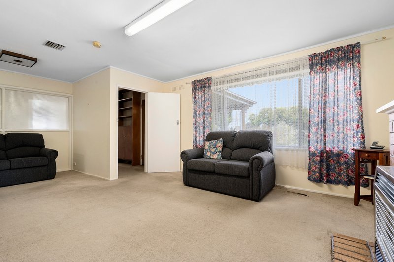 Photo - 25 Samada Street, Notting Hill VIC 3168 - Image 4