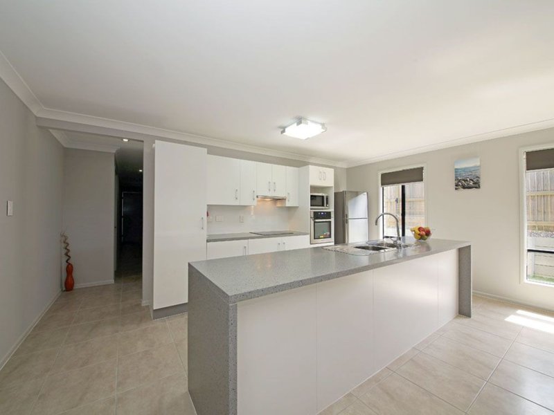 Photo - 25 Sandstone Way, Little Mountain QLD 4551 - Image 4