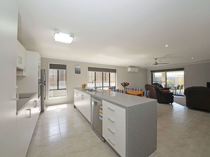 Photo - 25 Sandstone Way, Little Mountain QLD 4551 - Image 7