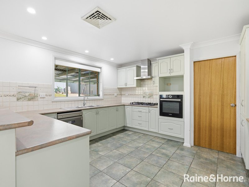 Photo - 25 Sapphire Crescent, Kelso NSW 2795 - Image 2