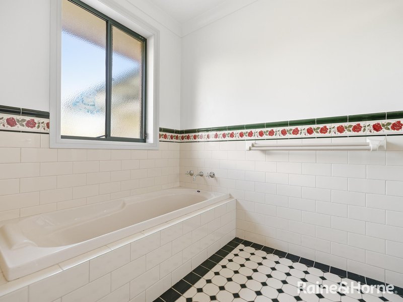 Photo - 25 Sapphire Crescent, Kelso NSW 2795 - Image 14