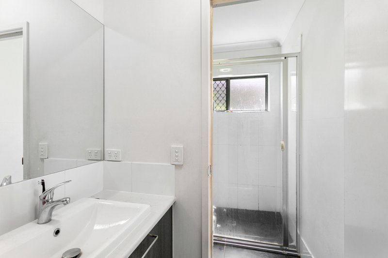 Photo - 25 Seabreeze Circuit, Deception Bay QLD 4508 - Image 5