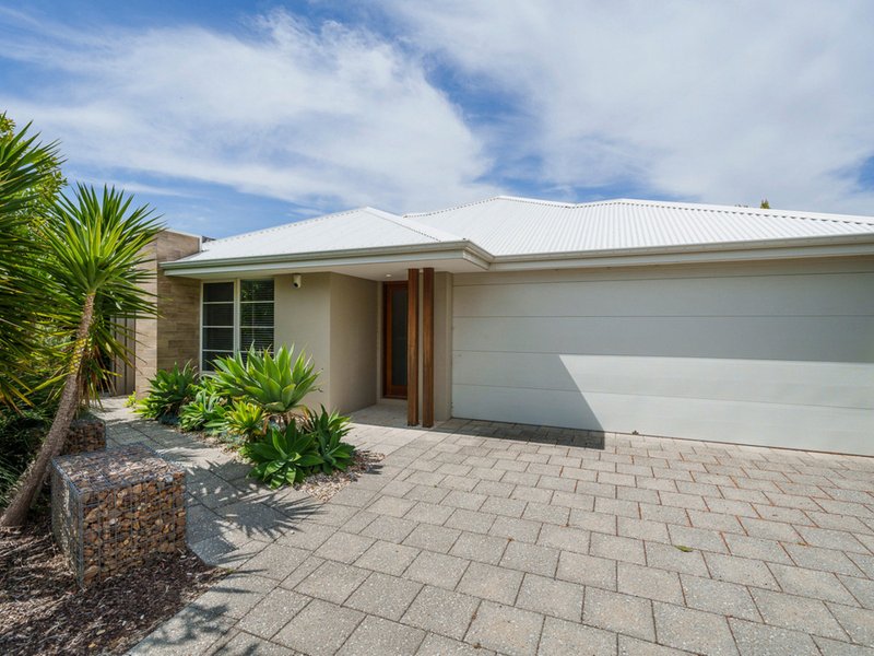 25 Serpentine Drive, South Guildford WA 6055