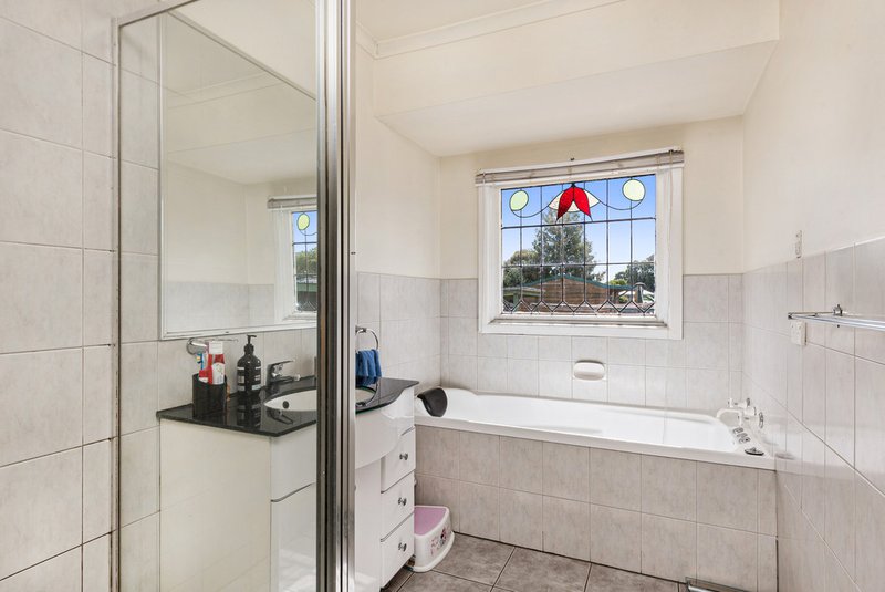 Photo - 25 Sinclair Road, Bayswater VIC 3153 - Image 11