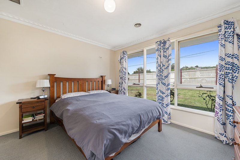 Photo - 25 Sinclair Road, Bayswater VIC 3153 - Image 12