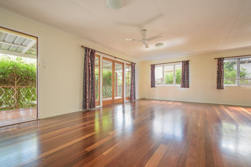 Photo - 25 Smith Street, West Gladstone QLD 4680 - Image 4