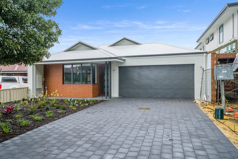 Photo - 25 Solandra Way, Forrestfield WA 6058 - Image 1