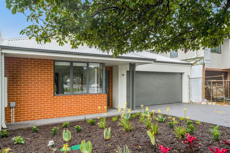 Photo - 25 Solandra Way, Forrestfield WA 6058 - Image 2