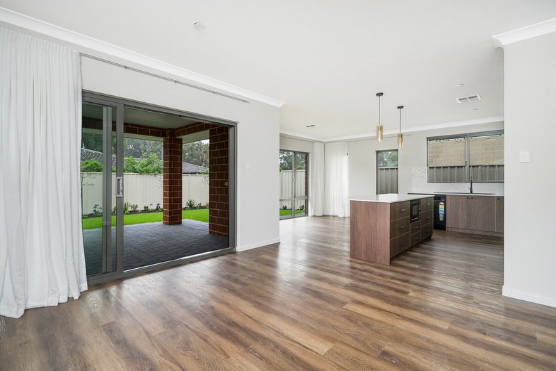 Photo - 25 Solandra Way, Forrestfield WA 6058 - Image 3