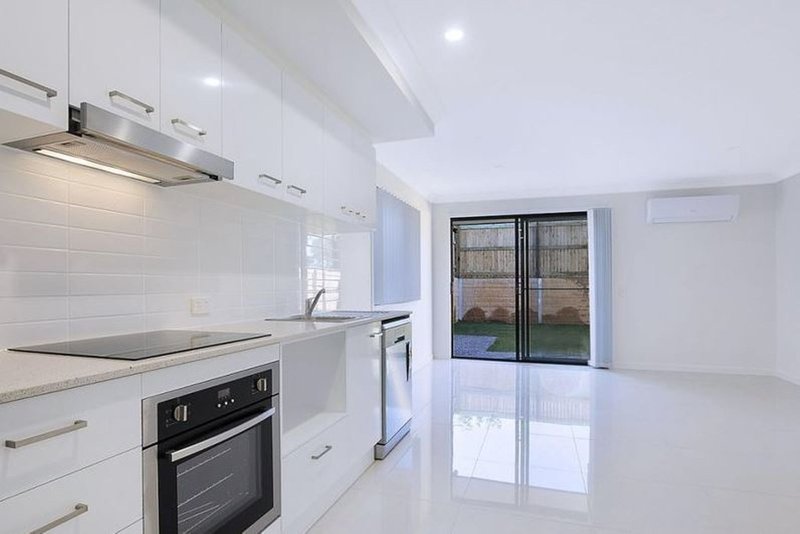 Photo - 2/5 Sophora St , Holmview QLD 4207 - Image 3