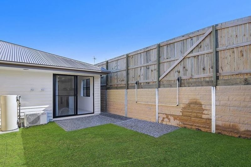 Photo - 2/5 Sophora St , Holmview QLD 4207 - Image 7