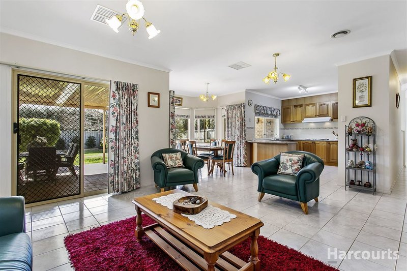 Photo - 25 Southern Boulevard, Narre Warren South VIC 3805 - Image 4