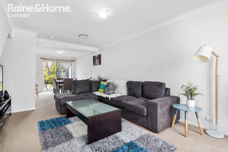 Photo - 25 Sovereign Circuit, Glenfield NSW 2167 - Image 2