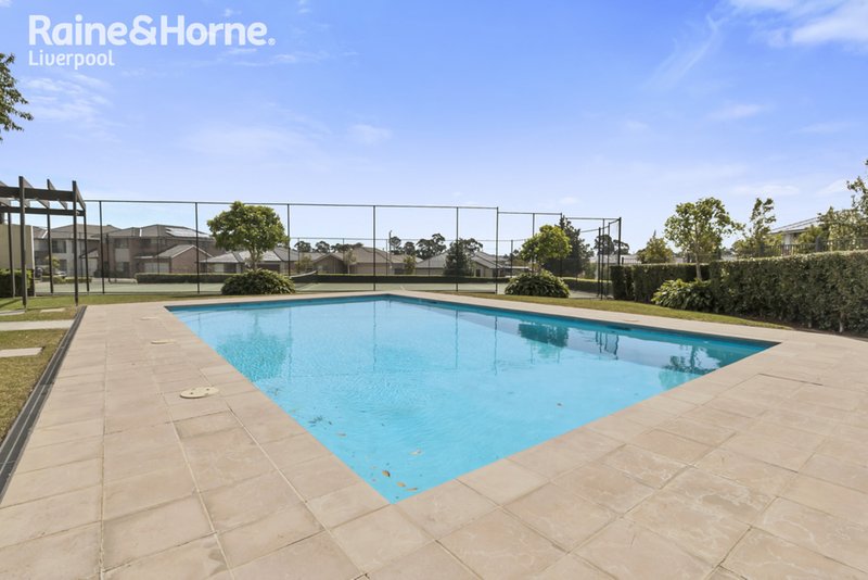 Photo - 25 Sovereign Circuit, Glenfield NSW 2167 - Image 10