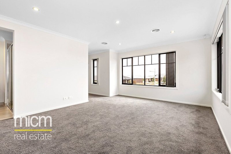 Photo - 25 Spinner Way, Point Cook VIC 3030 - Image 7