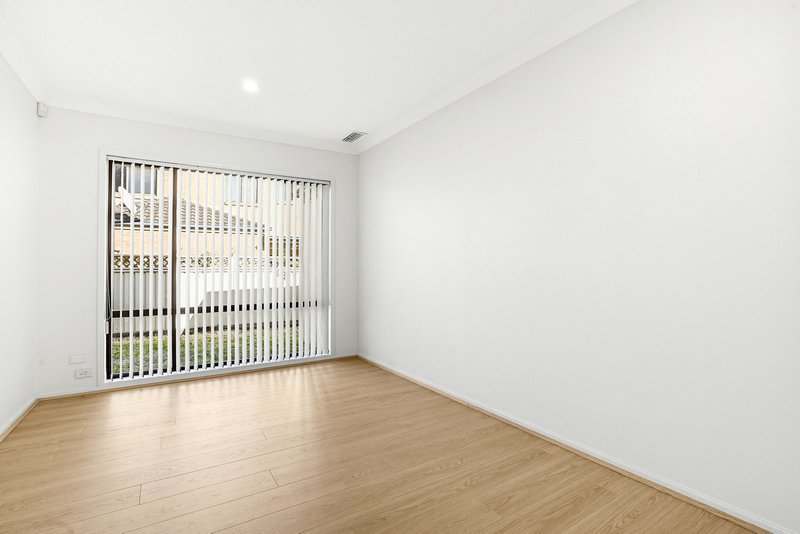 Photo - 25 St Georges Crescent, Cecil Hills NSW 2171 - Image 3