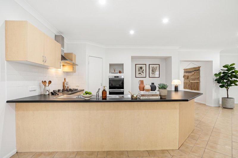 Photo - 25 St Georges Crescent, Cecil Hills NSW 2171 - Image 6