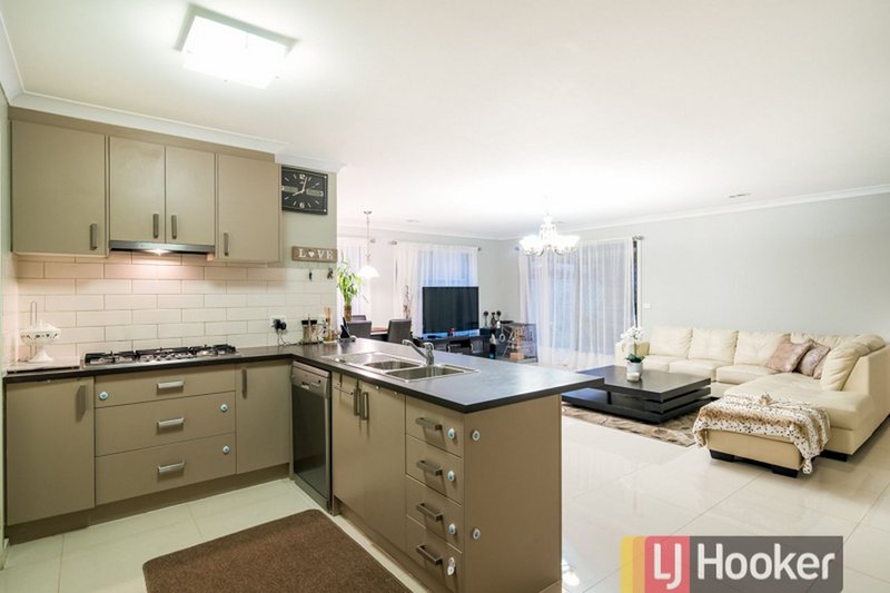 Photo - 25 Statley Drive, Cranbourne East VIC 3977 - Image 4