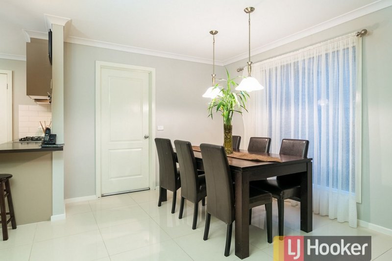 Photo - 25 Statley Drive, Cranbourne East VIC 3977 - Image 5