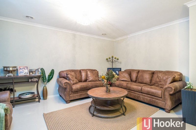 Photo - 25 Statley Drive, Cranbourne East VIC 3977 - Image 6