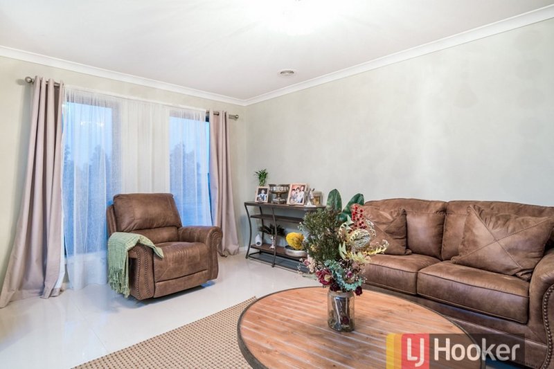 Photo - 25 Statley Drive, Cranbourne East VIC 3977 - Image 7