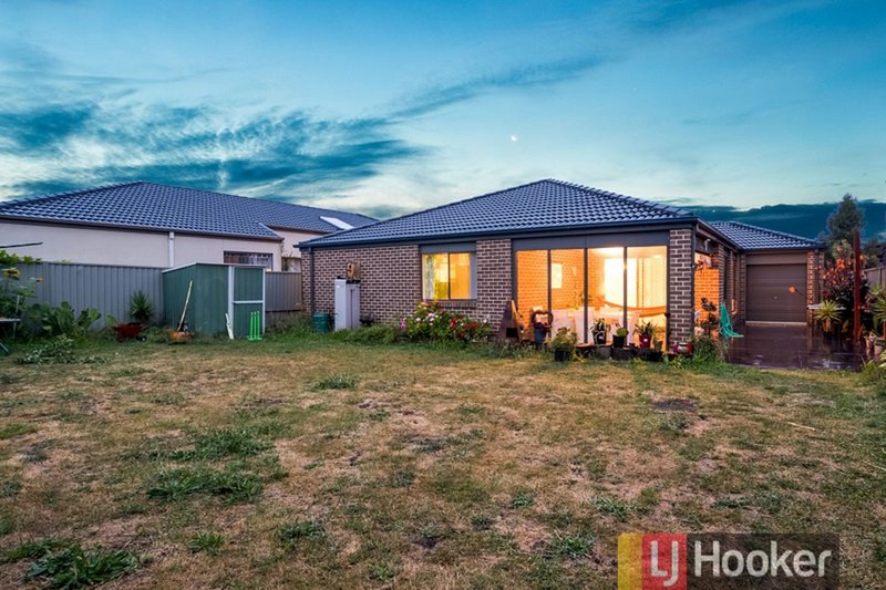 Photo - 25 Statley Drive, Cranbourne East VIC 3977 - Image 14