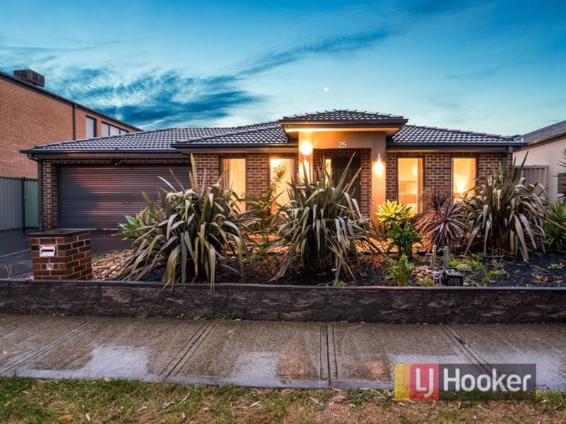 25 Statley Drive, Cranbourne East VIC 3977