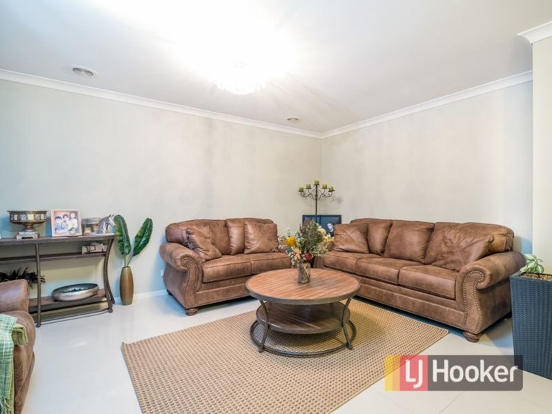 Photo - 25 Statley Drive, Cranbourne East VIC 3977 - Image 6