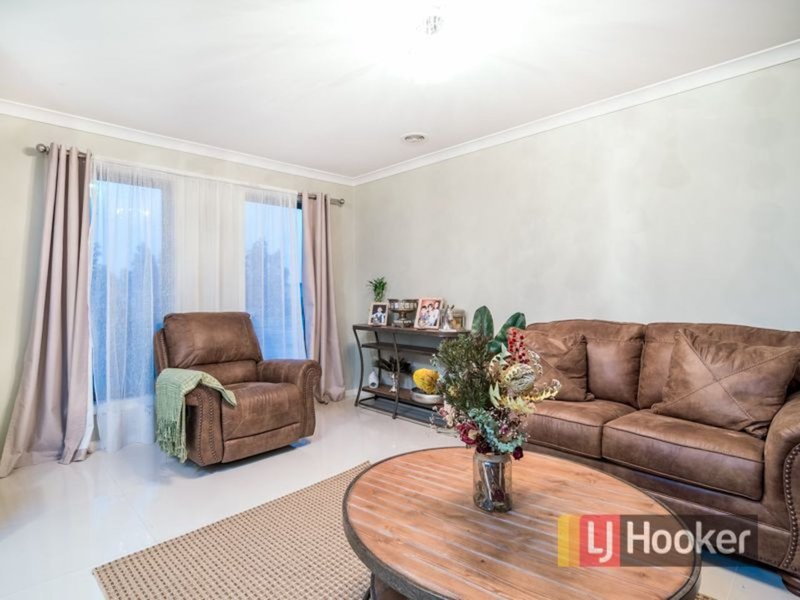 Photo - 25 Statley Drive, Cranbourne East VIC 3977 - Image 7