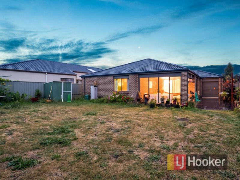 Photo - 25 Statley Drive, Cranbourne East VIC 3977 - Image 14