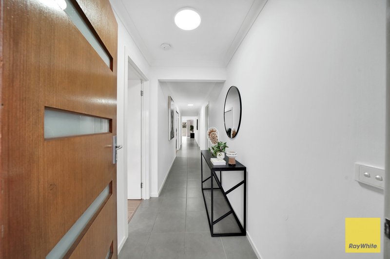 Photo - 25 Stonehill Drive, Maddingley VIC 3340 - Image 2