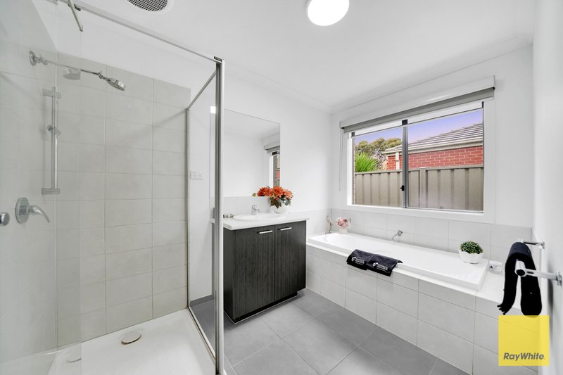 Photo - 25 Stonehill Drive, Maddingley VIC 3340 - Image 10