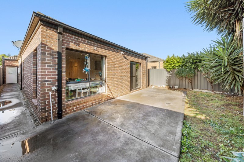 Photo - 25 Streeton Avenue, Caroline Springs VIC 3023 - Image 14