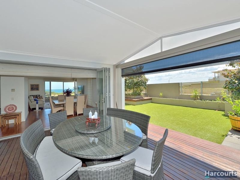 Photo - 25 Sugarwood Terrace, Halls Head WA 6210 - Image 12