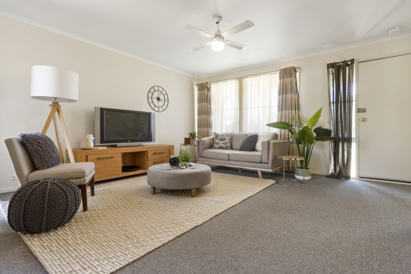 Photo - 25 Swan Street, Werribee VIC 3030 - Image 6